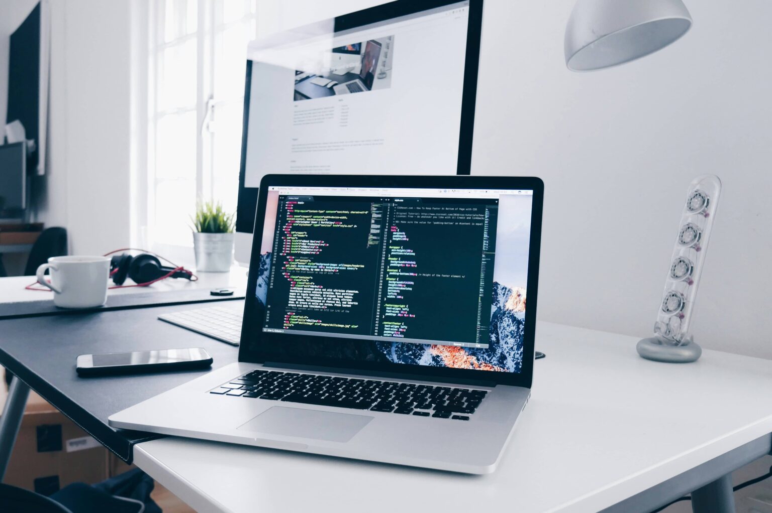 SCHAALBAAR Als webshop specialist bieden we meer dan alleen het bouwen van een webshop. We ontwikkelen de volledige digitale infrastructuur die nodig is om jouw e-commerce succesvol te runnen. Van het eerste ontwerp tot aan de daadwerkelijke levering van een bestelling: wij zorgen dat elk onderdeel naadloos op elkaar aansluit.